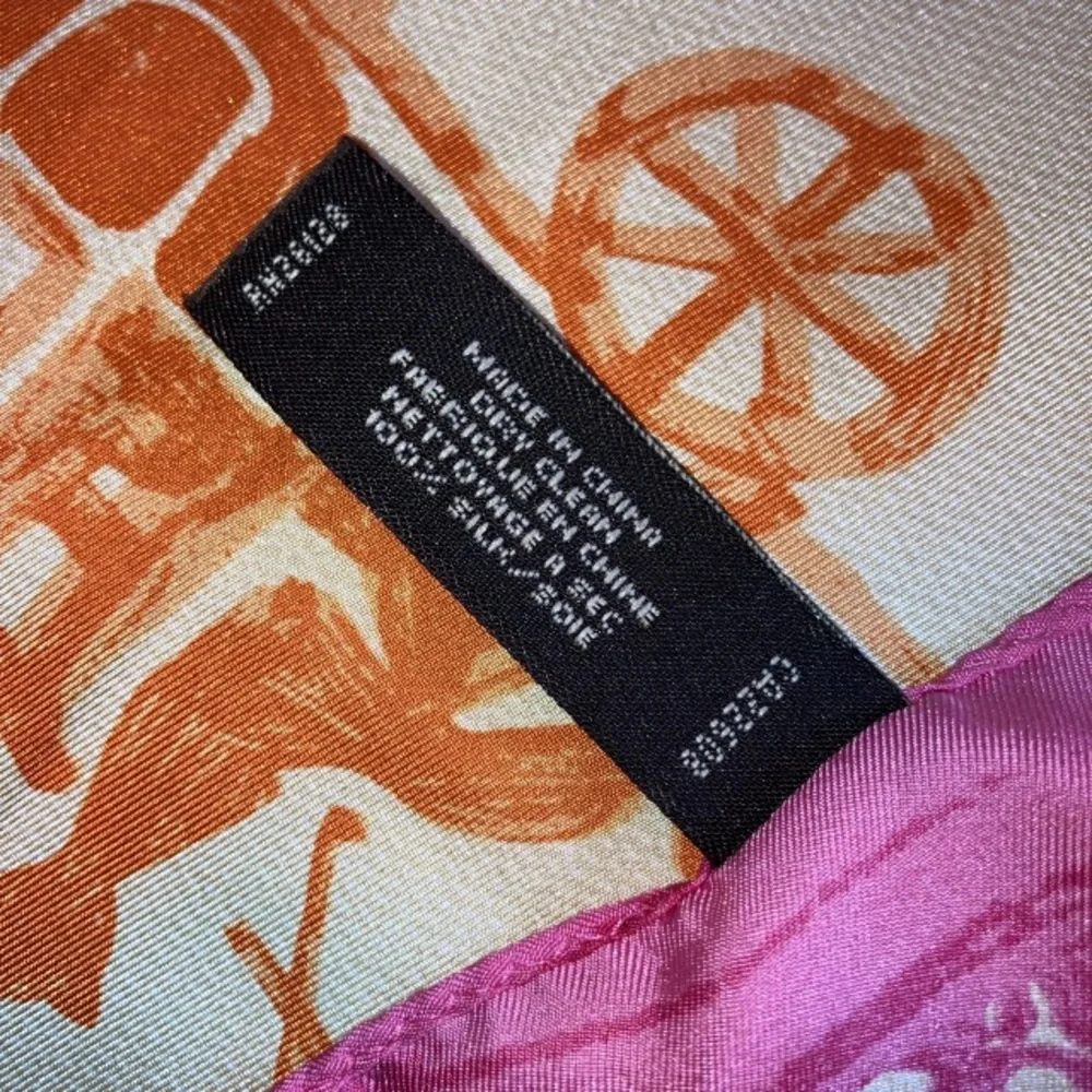 Coach Signature Horse & Carriage Printed Silk Print Square Scarf Womens Pink 26”